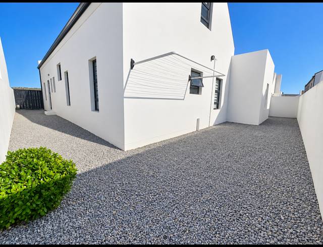 3 BEDROOM FREEHOLD FOR SALE IN BRITANNIA BEACH ESTATE